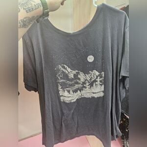 Mountains graphic tee